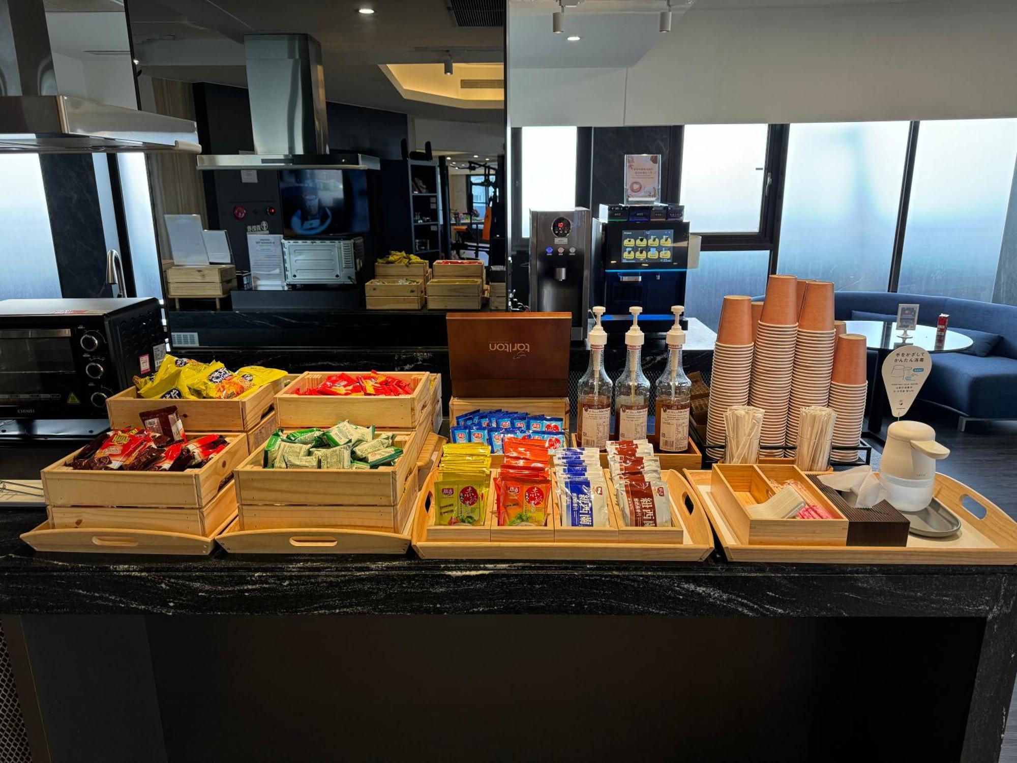 Hub Hotel - Songshan Airport Branch Taipei Esterno foto